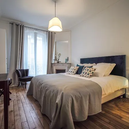 Couette-café Relais12bis By Eiffel Tower Paris