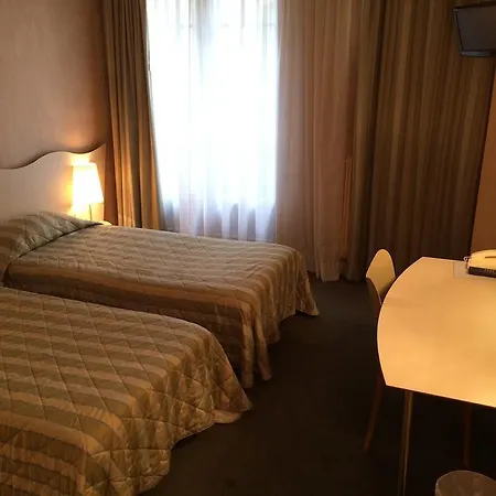 Otel Eiffel Blomet Paris
