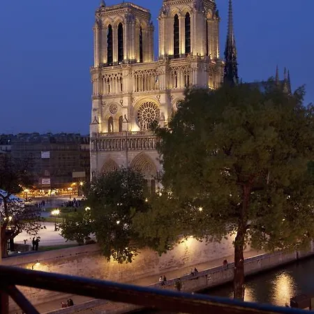Le Notre Dame Saint Michel Paris
