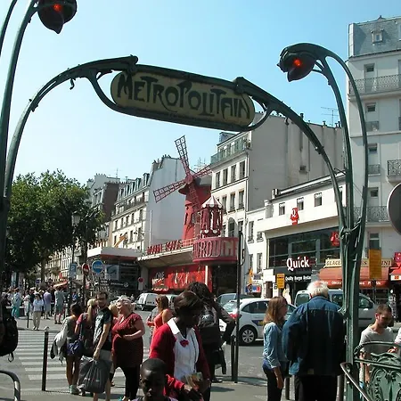 Moulin Rouge Backstage