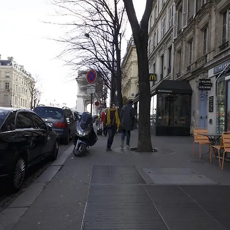 Private - Champs-elysees Parijs