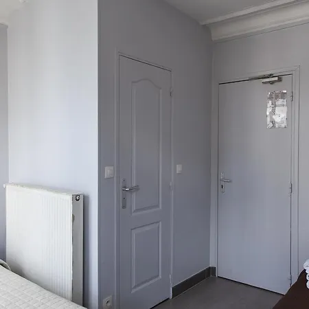 Отель Bervic Montmartre Париж