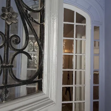 Отель Bervic Montmartre Париж