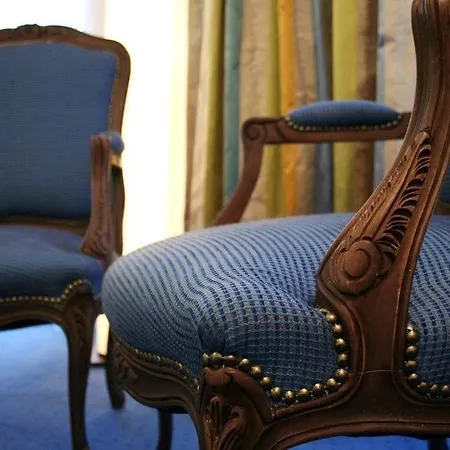 Westside Arc De Triomphe Hotel
