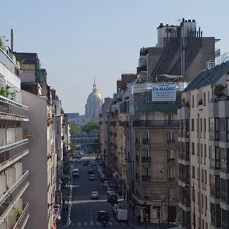 Alyss Saphir Cambronne Eiffel Otel