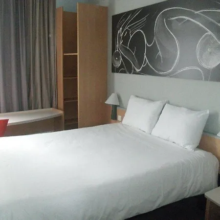 Ibis Daumesnil Porte Doree Hotel