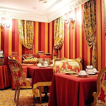 Hotel La Royale Paris