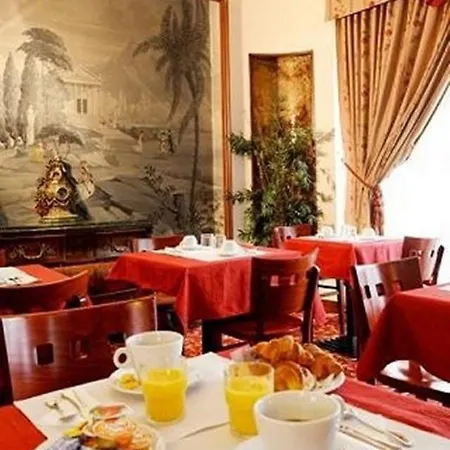 Hotell La Boetie 3*