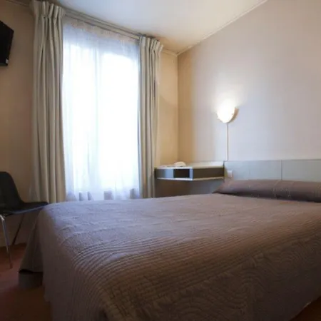 Hotel Panam Gambetta- Place Gambetta-mairie Du 20 Emme