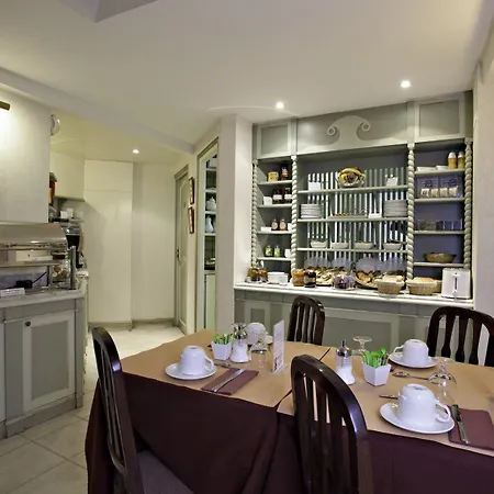 Hotel Ducs De Bourgogne 4*