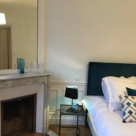 Bed & Breakfast Relais12bis By Eiffel Tower 3*