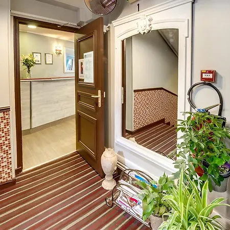 Montmartre Clignancourt Hotel *