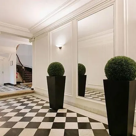 Square 2* Paris