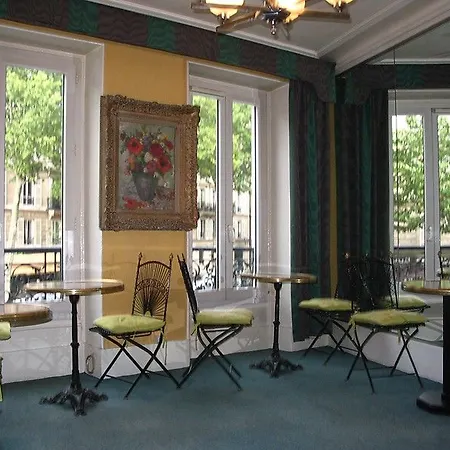 Avama Prony Hotel