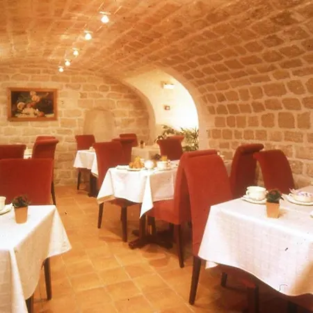 Des 3 Poussins Paris