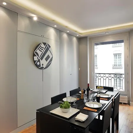 Faubourg Chic Apartment *