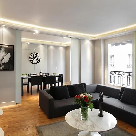 Faubourg Chic Apartment Paris