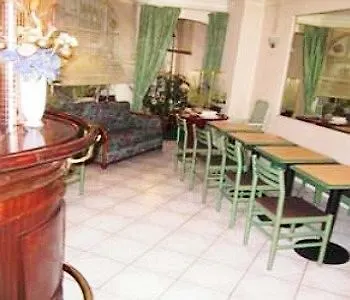 Hotel Montana La Fayette - Gare Du Nord 2*