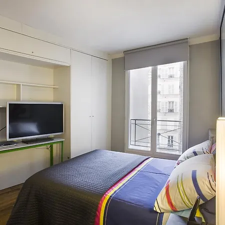 Faubourg Chic Apartment Paris