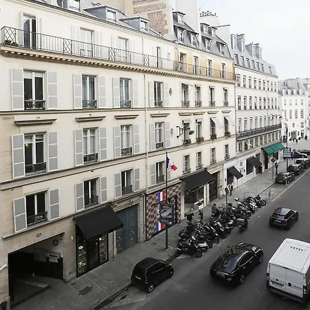 Faubourg Chic Apartment *