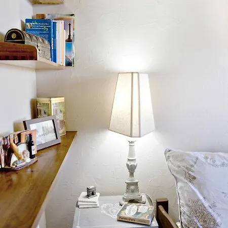 Studio Jean Pierre Timbaud Apartment *