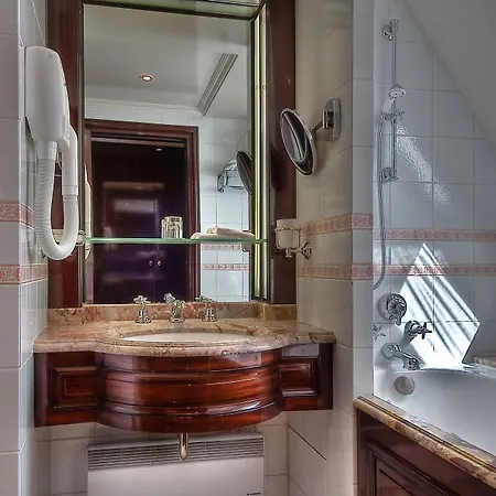 호텔 La Demeure Montaigne 5*