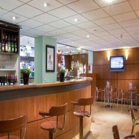 Hotel 17 Batignolles