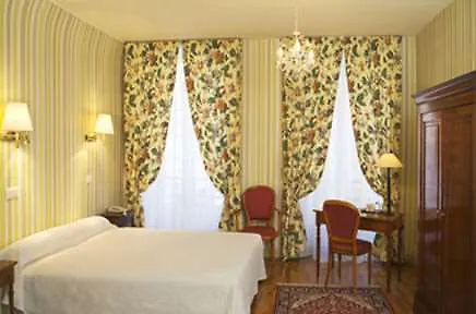 Du Palais Bourbon Hotel 3*