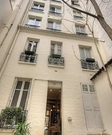Le Twelve Hotel