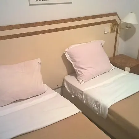 Отель Azur Montmartre