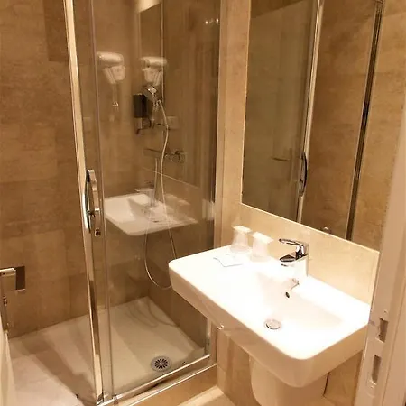 Hotel Excelsior Batignolles París