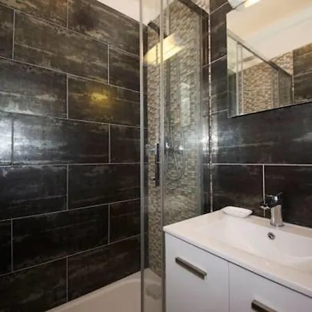 Private Studio - Avenue Des Champs-elysees Paris