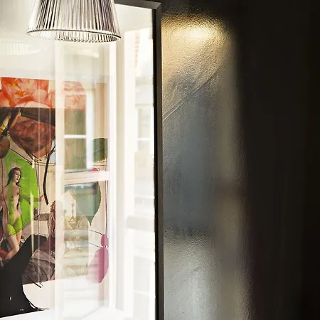Du Petit Moulin, Haute Couture By Lacroix Hotel Paris