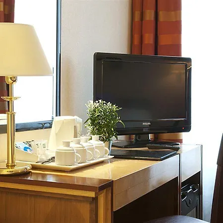 Yllen Eiffel 4* Paris