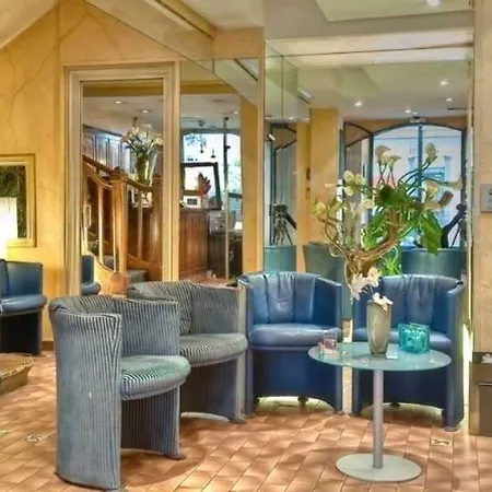Ascot Opera Hotel
