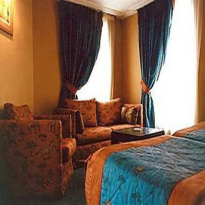 Отель Pavillon Opera Bourse 3*