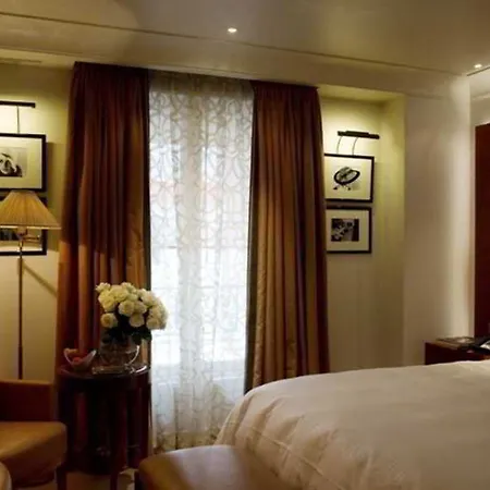 Montaigne 5* Paris
