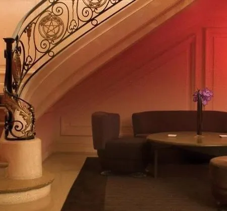 Pershing Hall Hotel