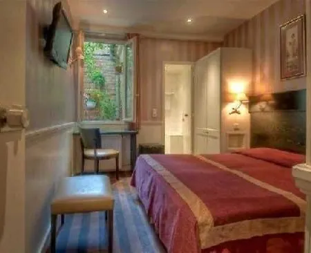 Etoile Trocadero Hotel 3*