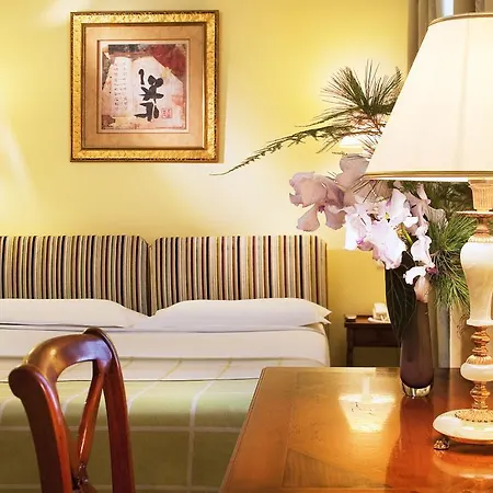 Hotel Le Relais Saint Honore