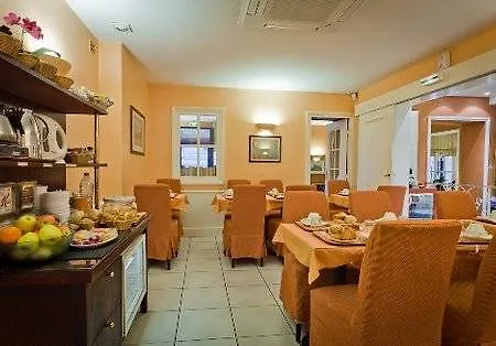 Austin's Arts Et Metiers Hotel 3*
