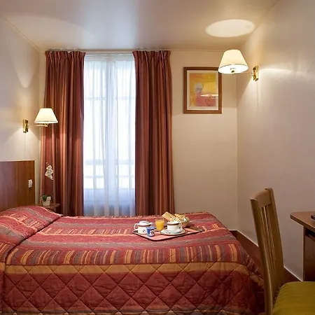 Alyss Saphir Cambronne Eiffel Hotel Paris