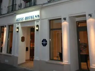 Alyss Saphir Cambronne Eiffel Otel