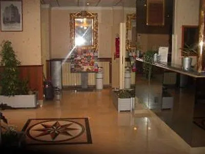 מלון Hipotel Printania Maraichers 2*