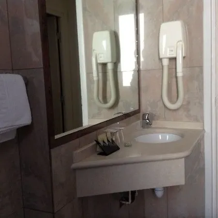 Hotel London 3*