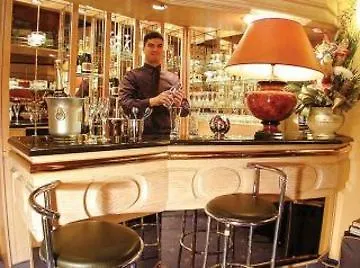 Cluny Square Otel 3*