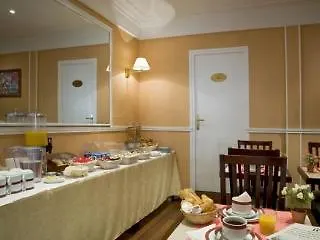 Alyss Saphir Cambronne Eiffel Otel