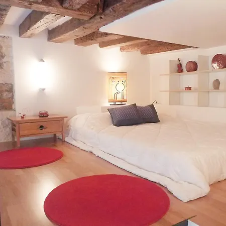 Dauphine Apartment *