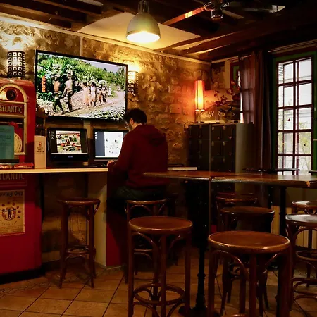 Woodstock Montmartre By Hiphophostels Hostel *