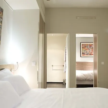 33 Marbeuf 4* Paris